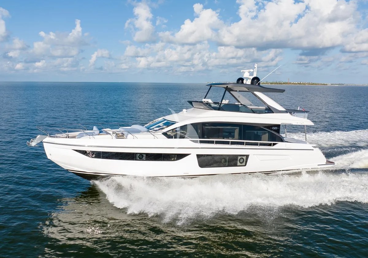Lux, 21.3m Azimut — luxury yacht for charter