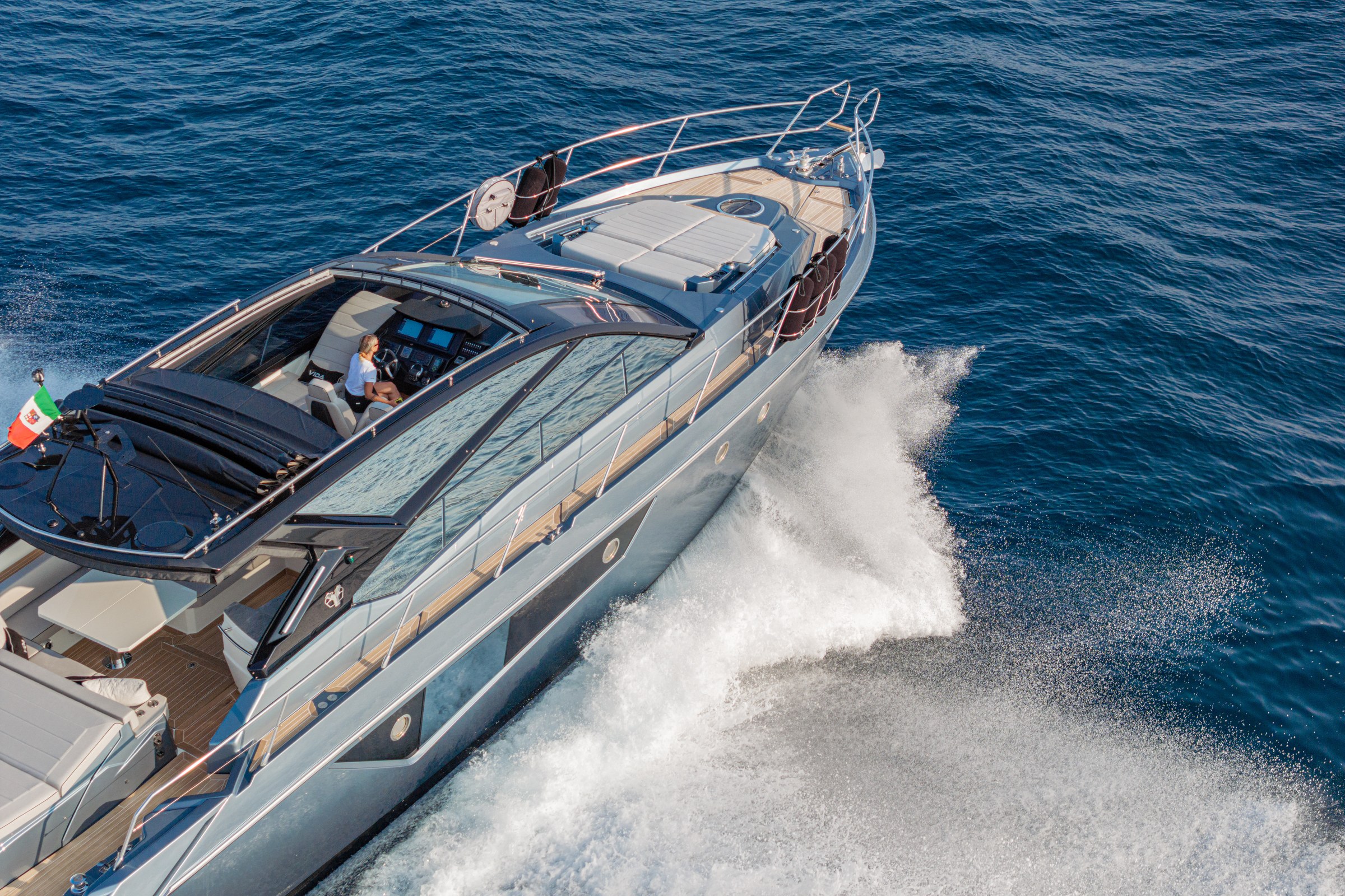 Cranchi 60 Soft Top (Vida), 18.5m Cranchi — yacht di lusso a noleggio 3