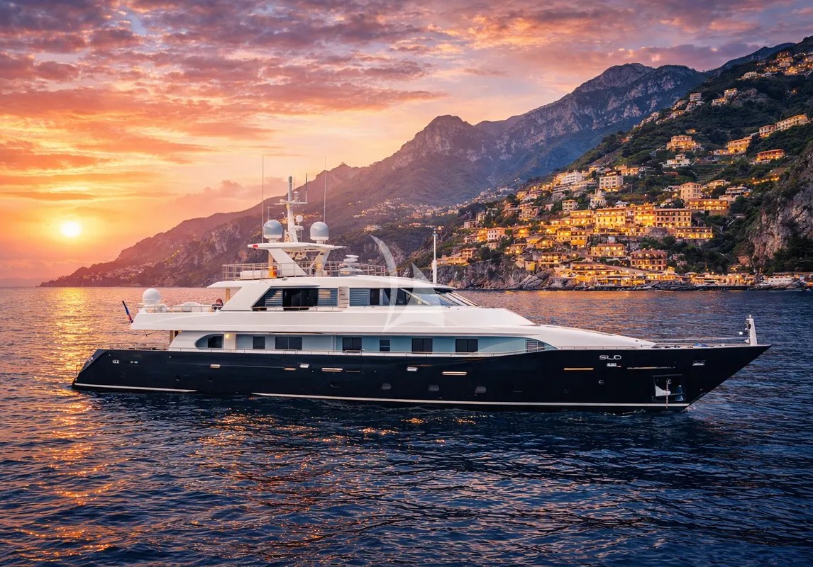 Lady in Blue, 41m Rossinavi — luxury yacht for charter