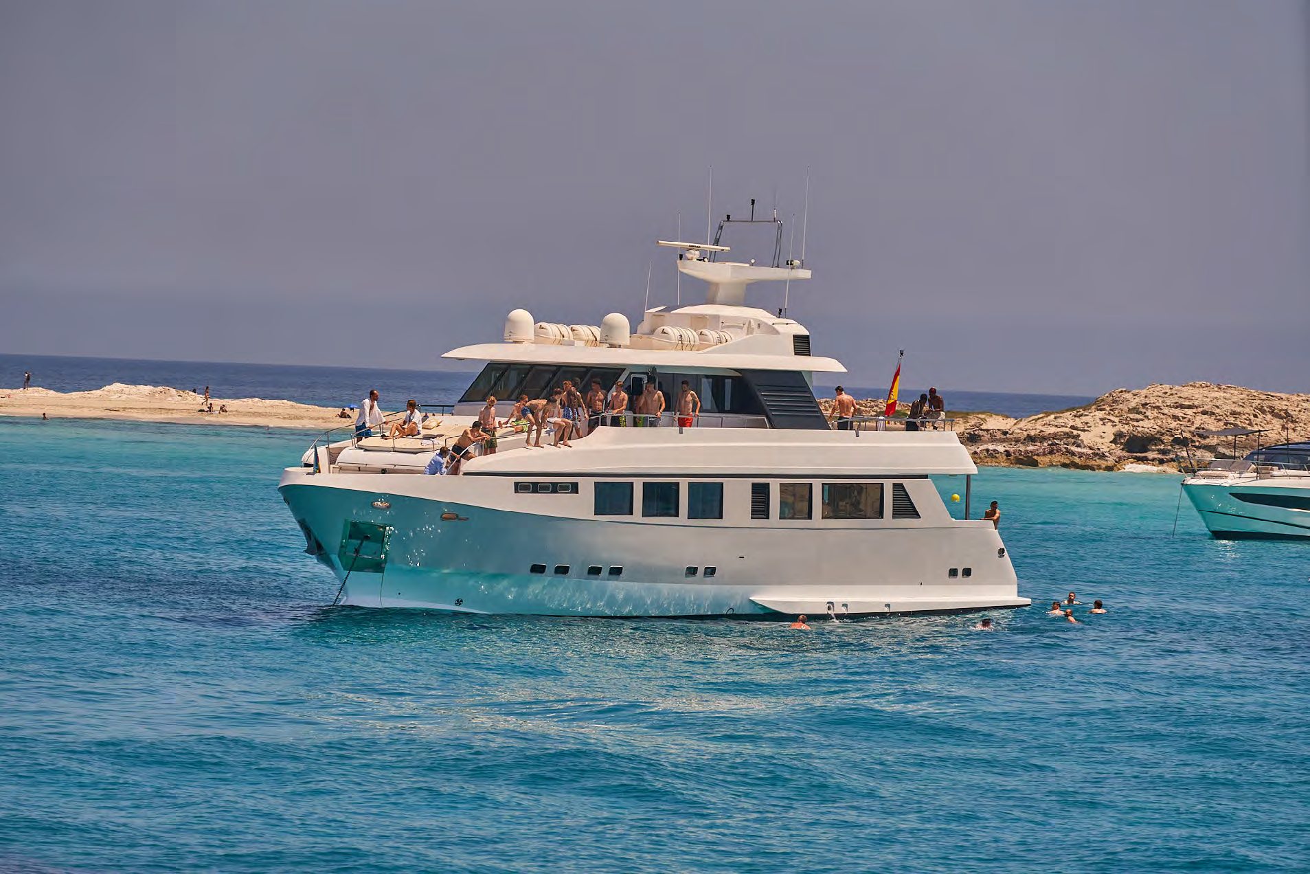 Explorer 92, 28m Explorer — luxury yacht for charter