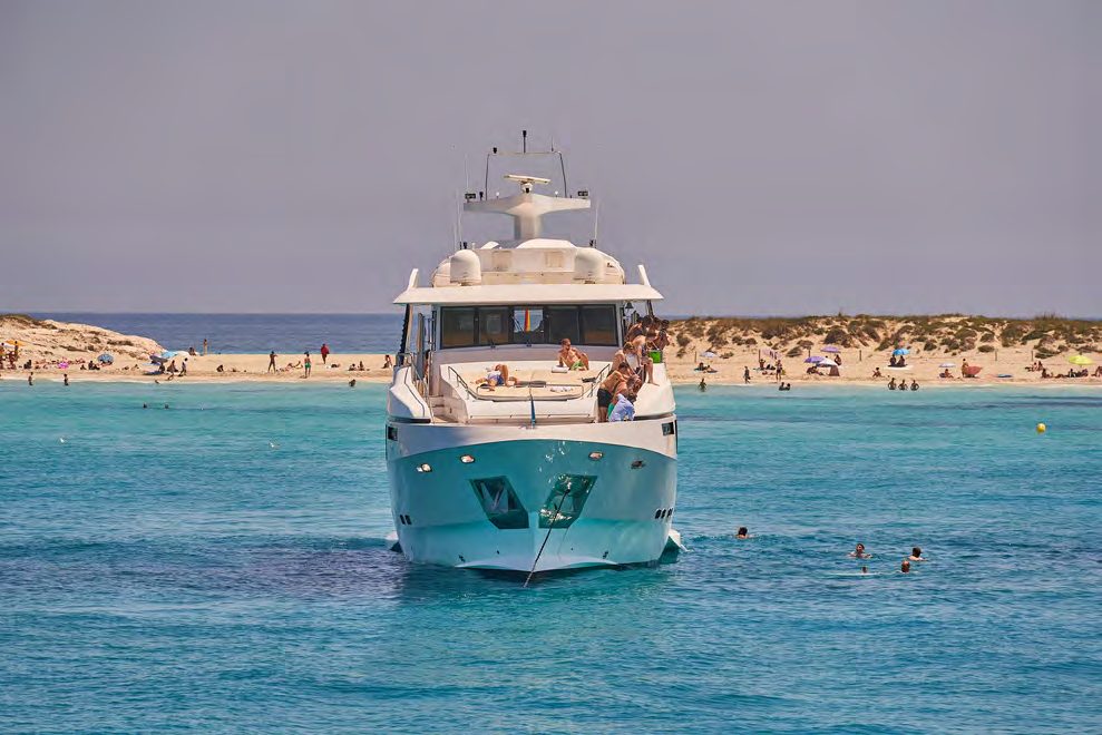 Explorer 92, 28m Explorer — luxury yacht for charter 5