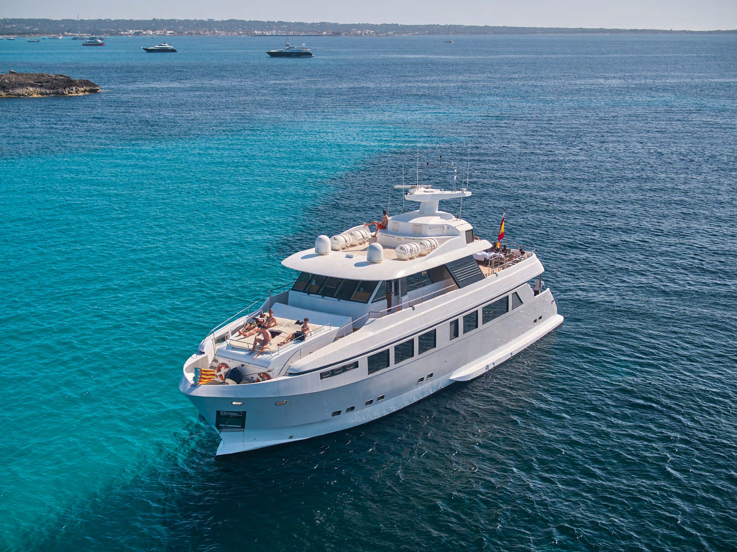 Explorer 92, 28m Explorer — luxury yacht for charter 2