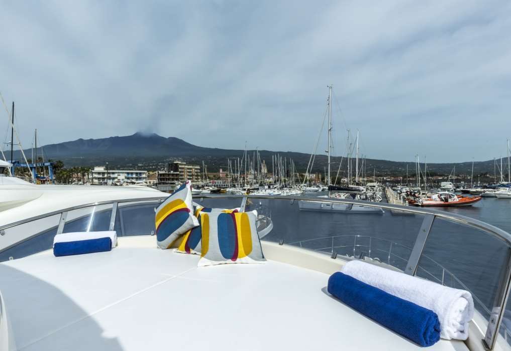 Aicon 56 FLY, 17.61m Aicon — luxury yacht for charter 3