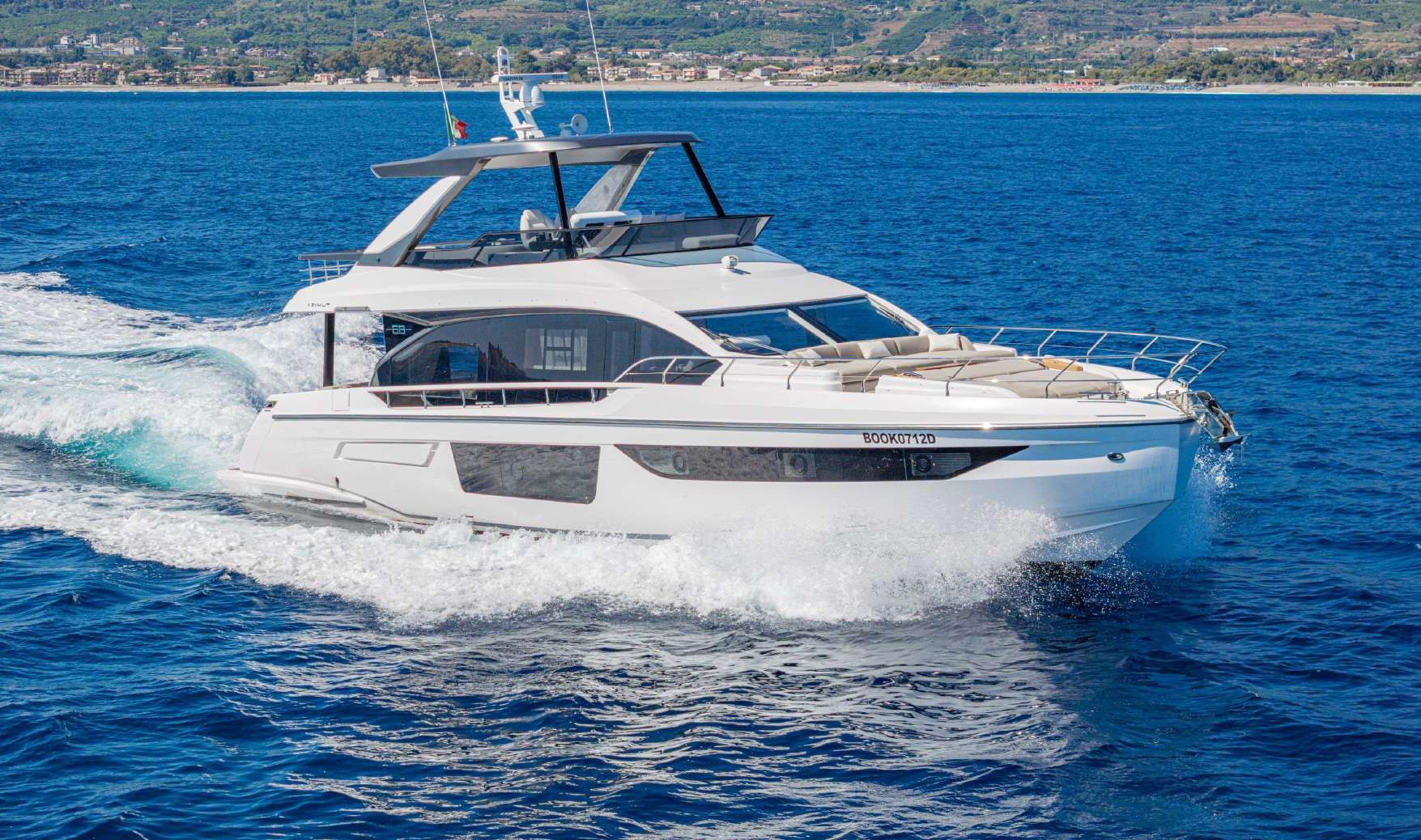Azimut 68 Fly, 20.98m Azimut — luxury yacht for charter