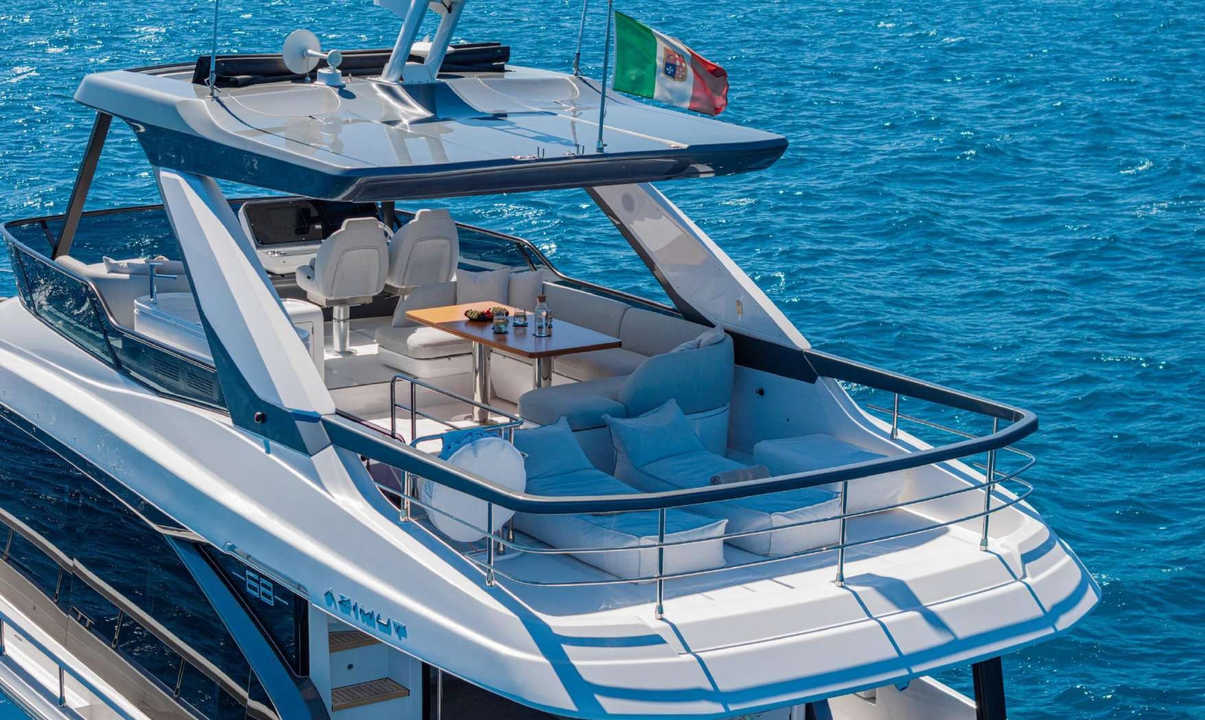 Azimut 68 Fly, 20.98m Azimut — luxury yacht for charter 4