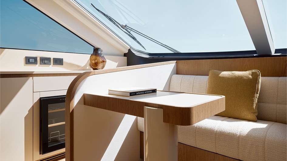 Azimut 82 Fly, 24.79m Azimut — luxury yacht for charter 3