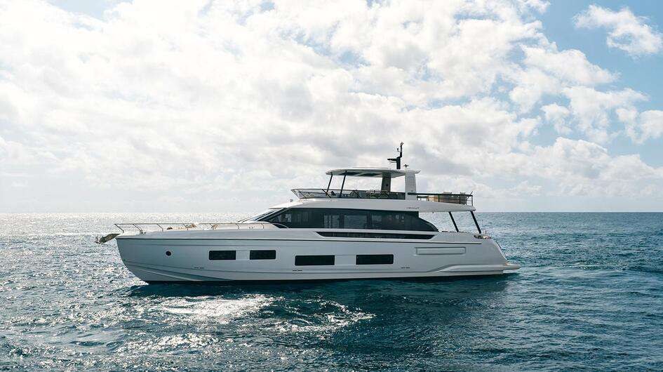 Azimut 82 Fly, 24.79m Azimut — yacht di lusso a noleggio 4