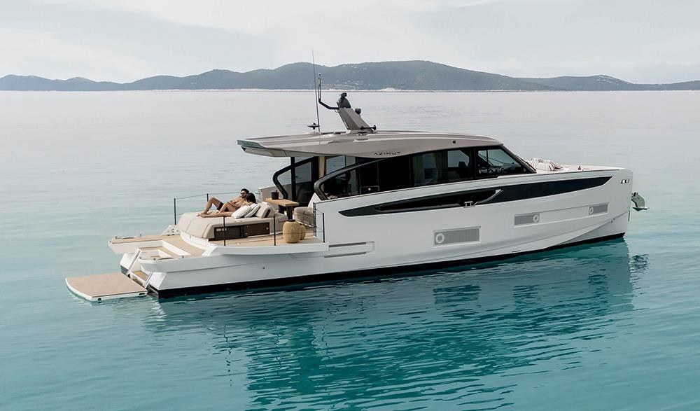 Azimut Seadeck 6, 17.25m Azimut — luxury yacht for charter