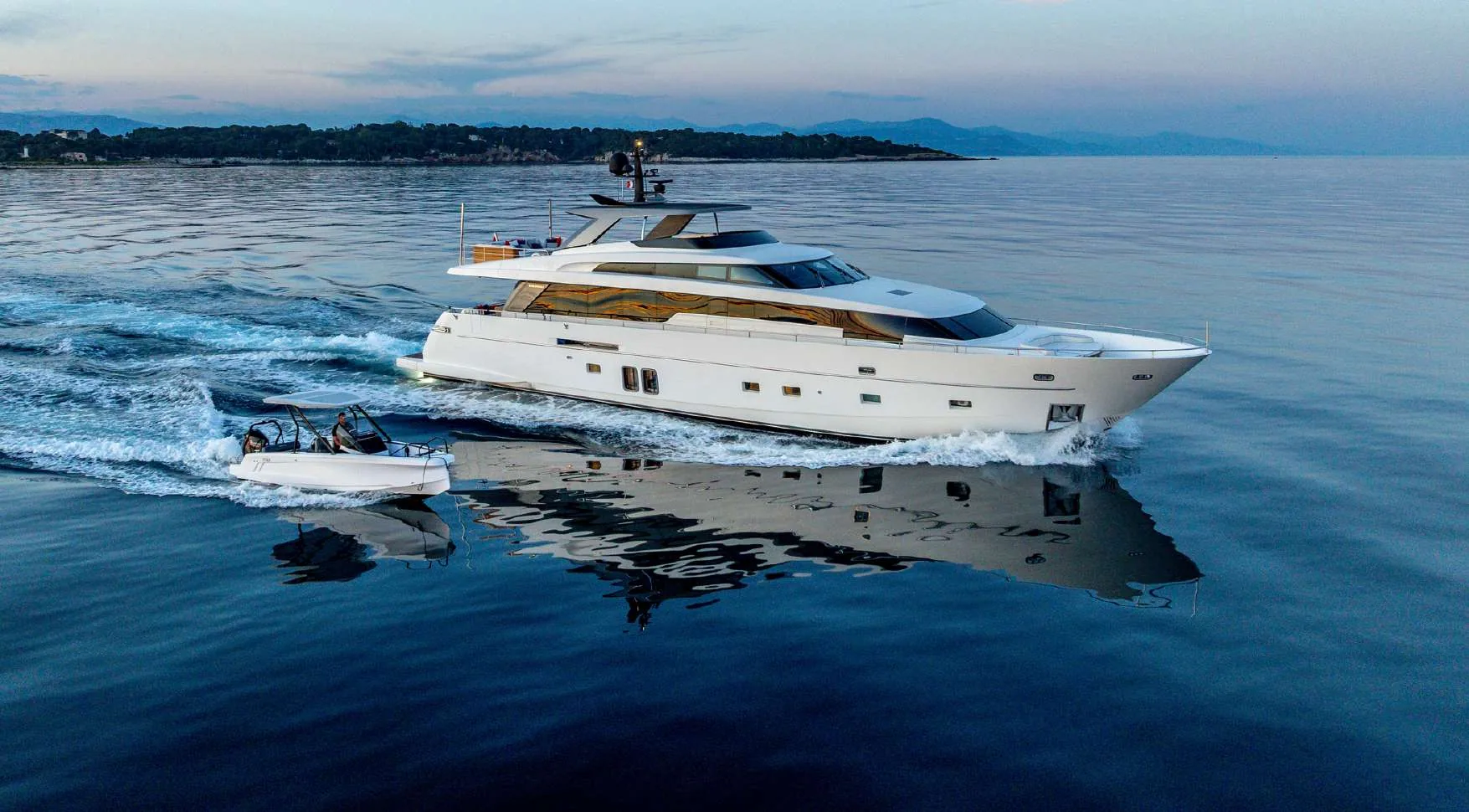 Calm — luxury yacht for charter