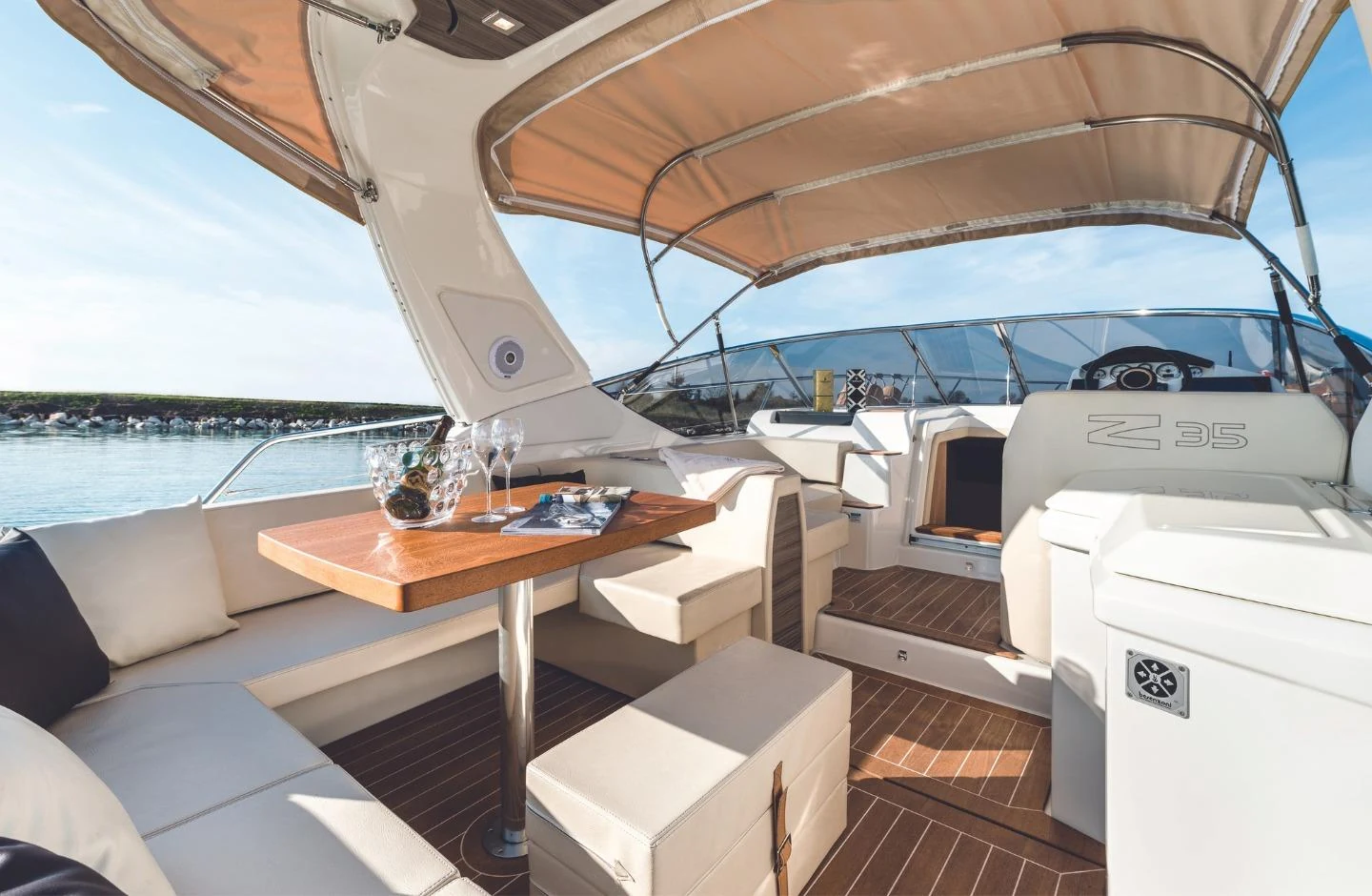 Cranchi Z 35, 11.7m Cranchi — yacht di lusso a noleggio 5