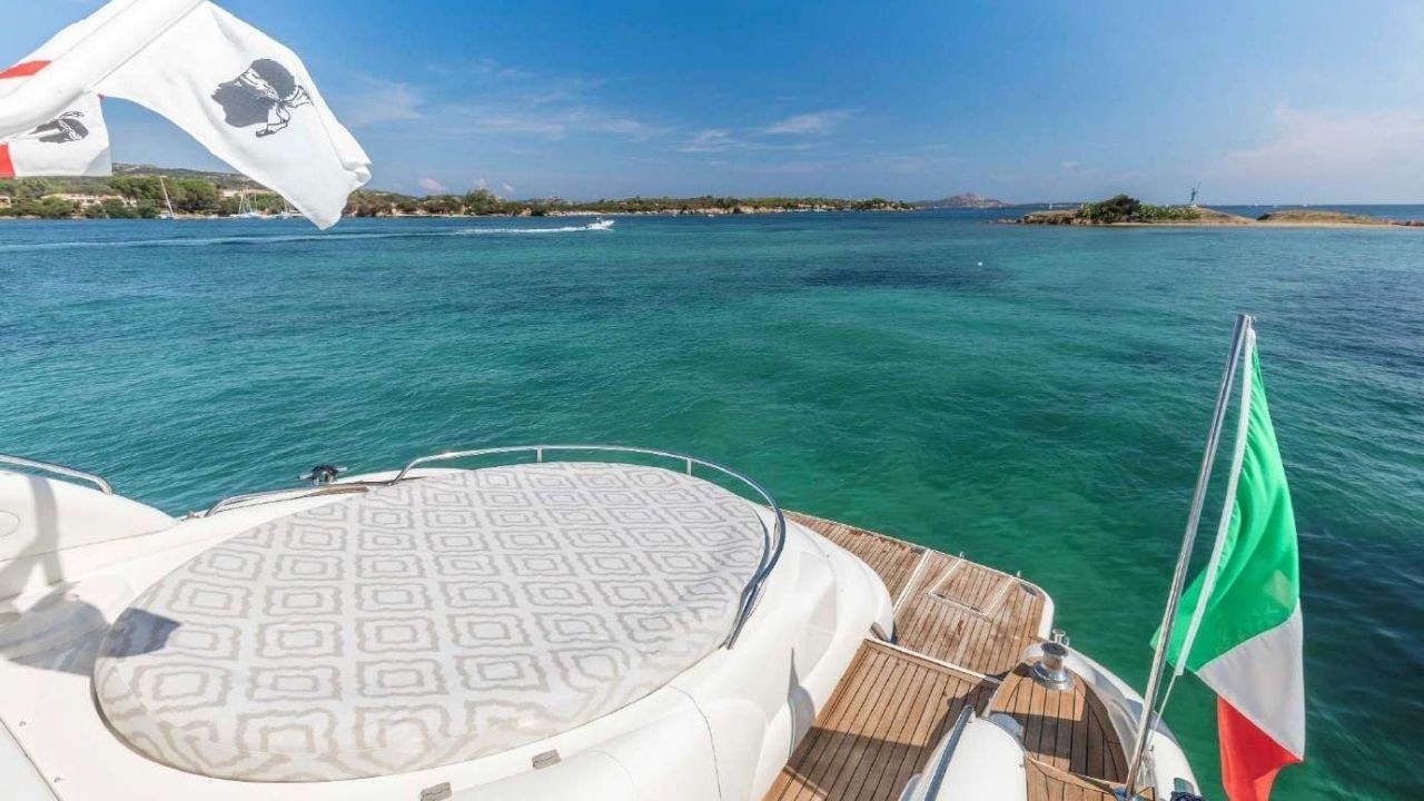 Sunseeker Predator 60 (Midnight Sun), 18.5m Sunseeker — luxury yacht for charter 3