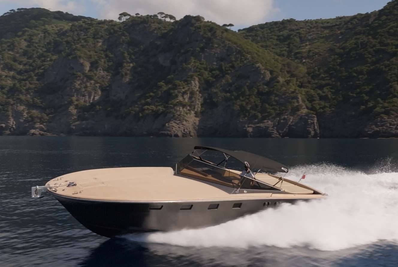 Magnum 38' United, 11.68m Magnum Marine — luxury yacht for charter 3