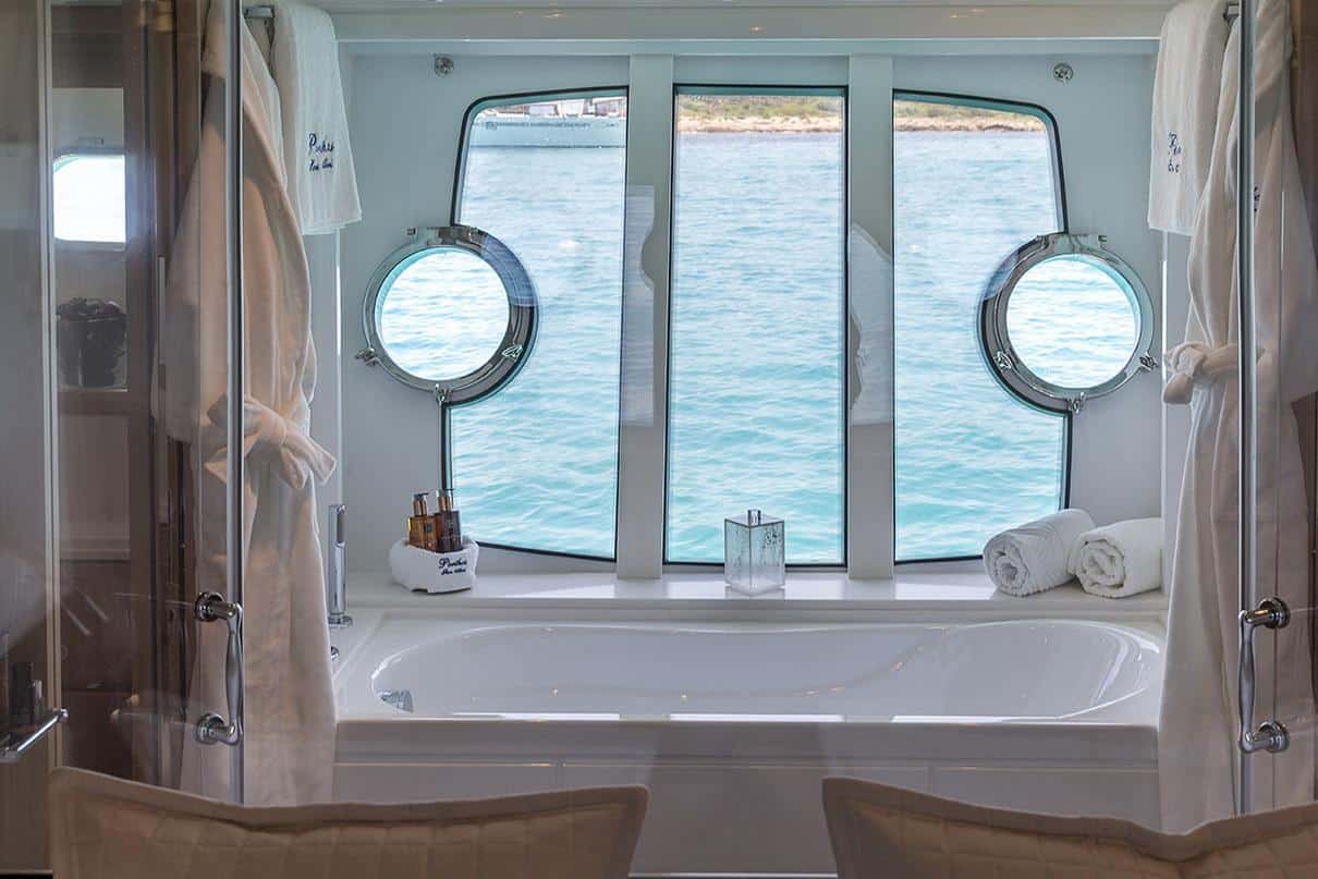 Ferretti 881 1