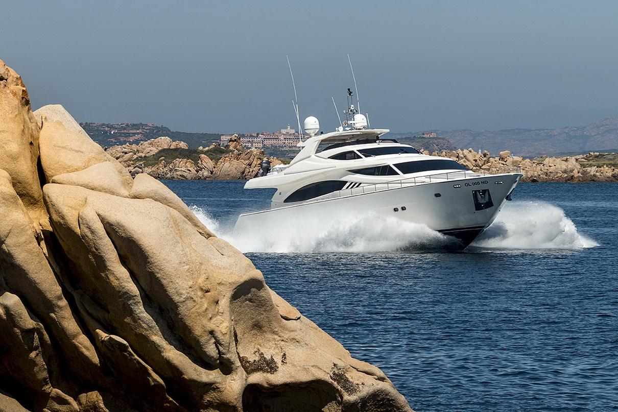 Ferretti 881 12