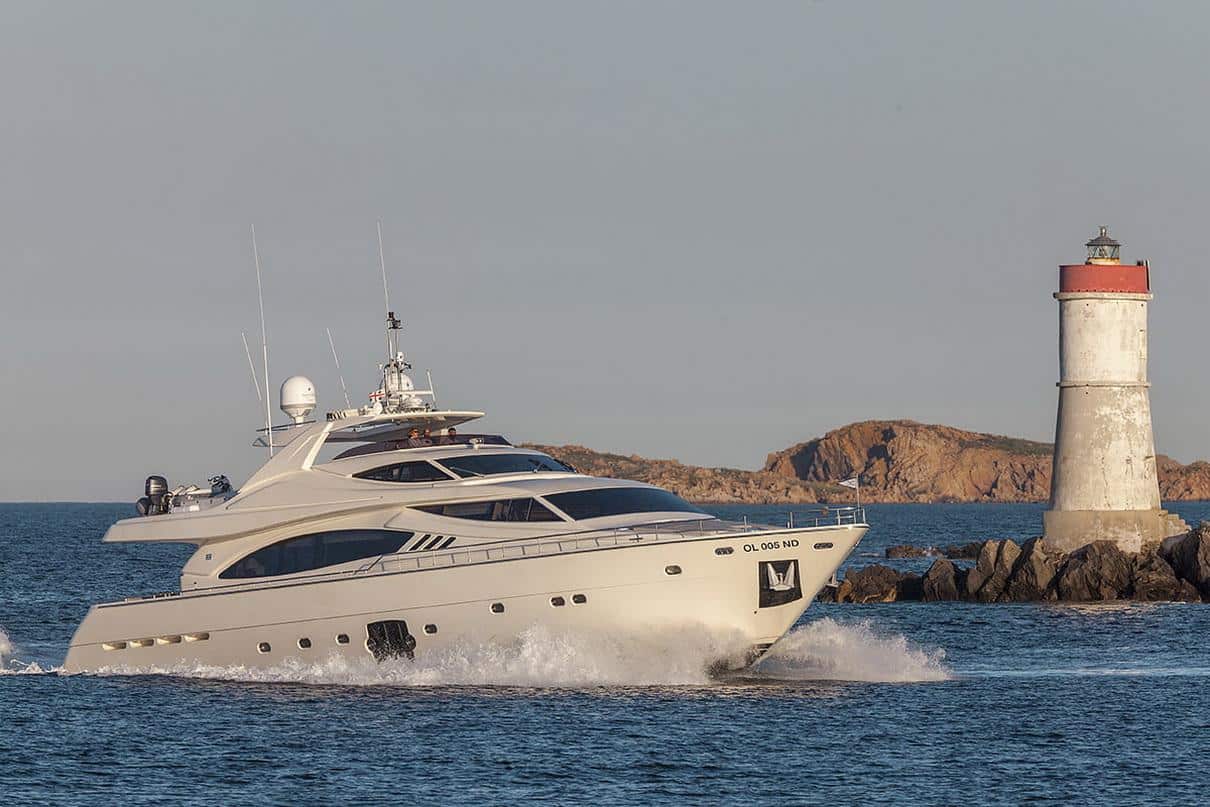 Ferretti 881 13