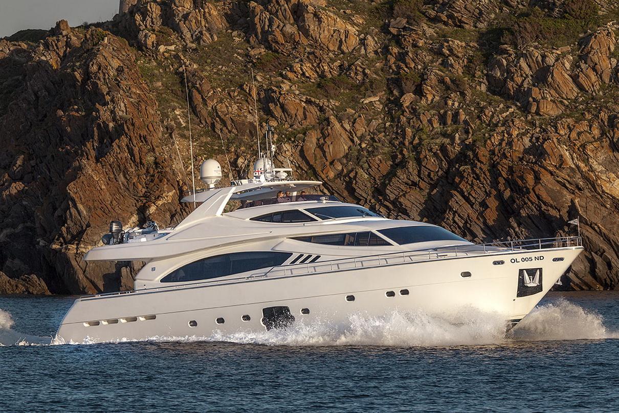 Ferretti 881 14