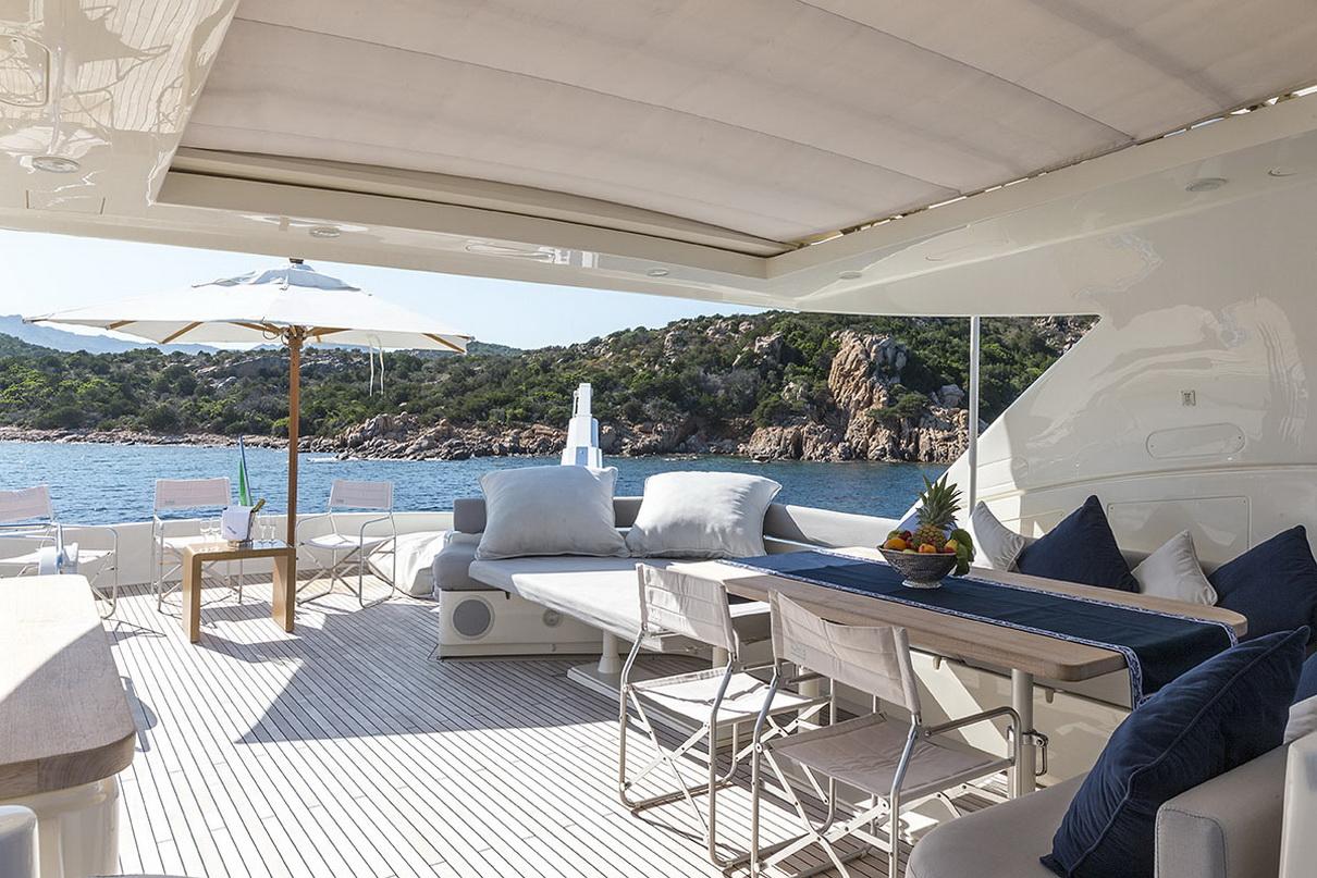 Ferretti 881 18