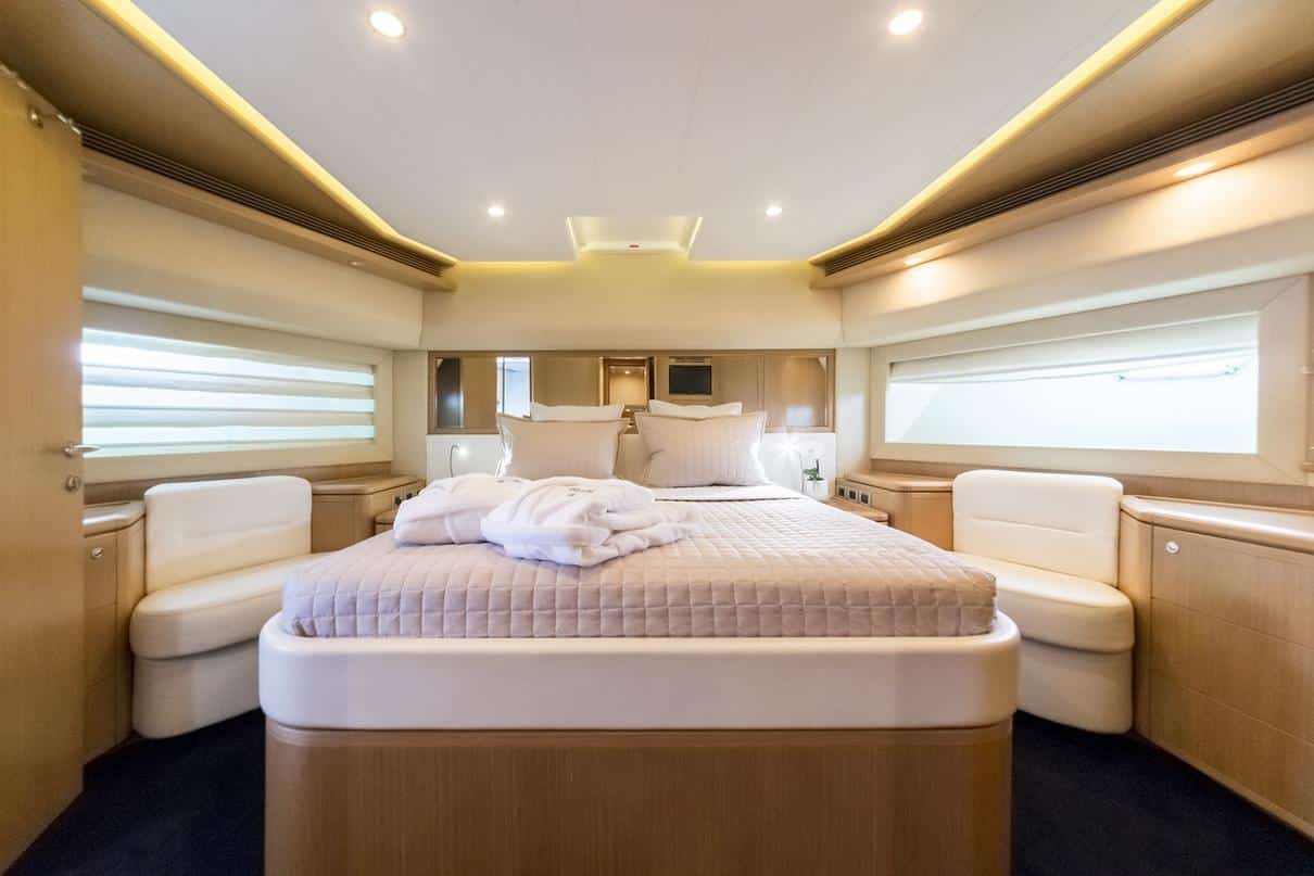 Ferretti 881 3