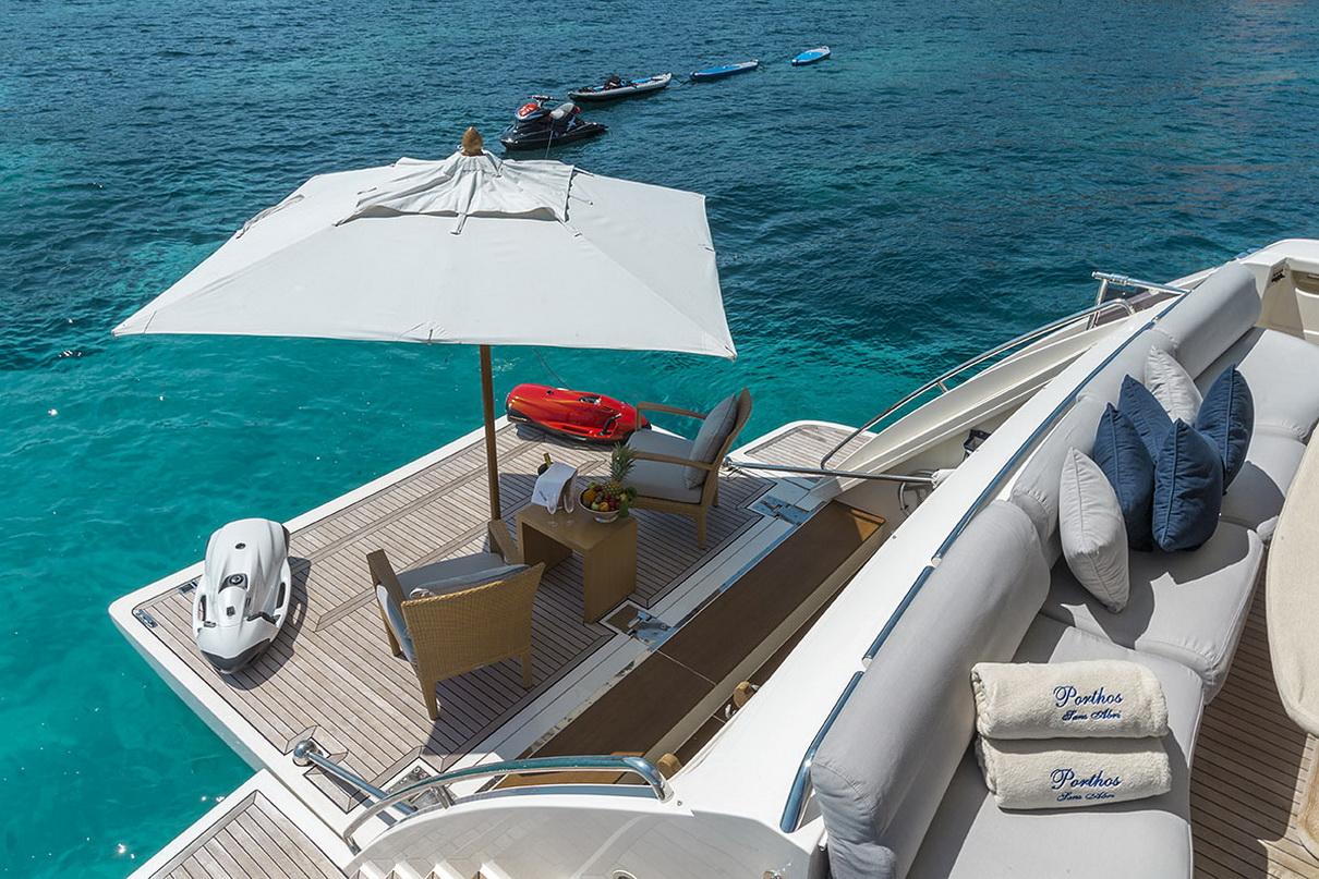 Ferretti 881 21