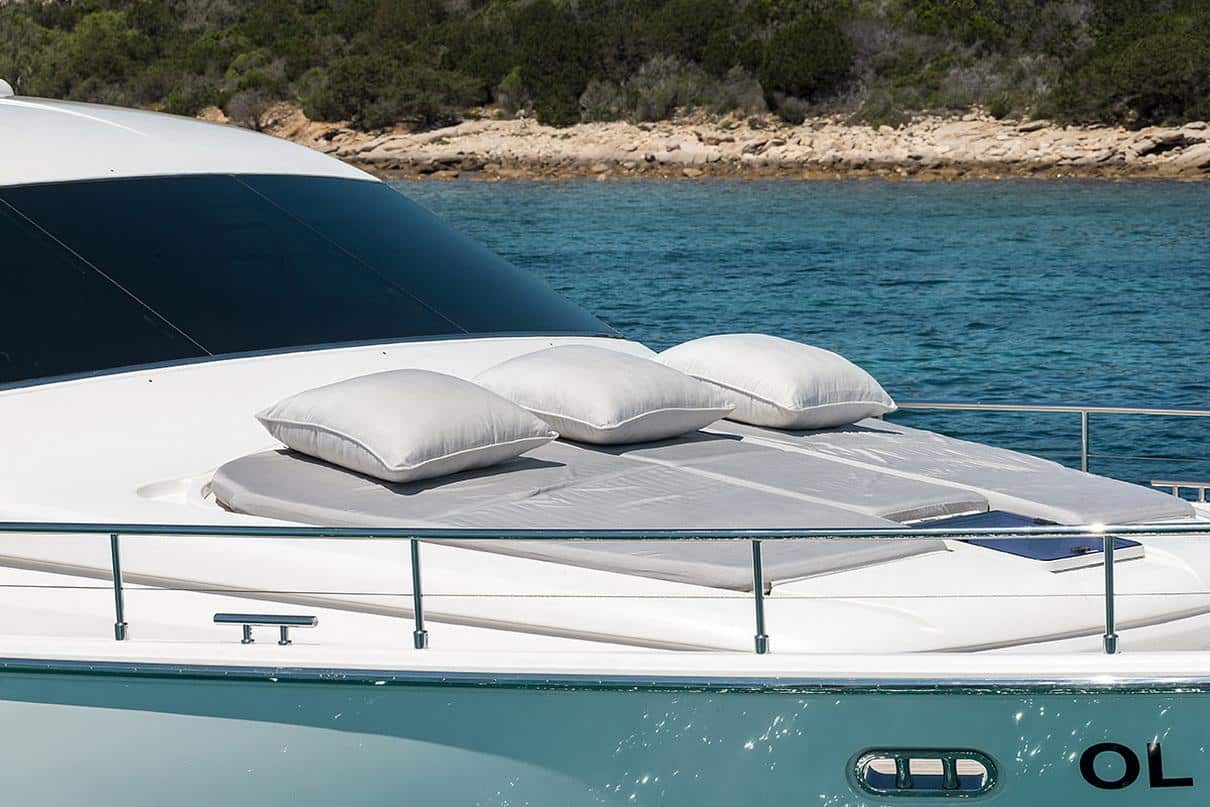 Ferretti 881 25