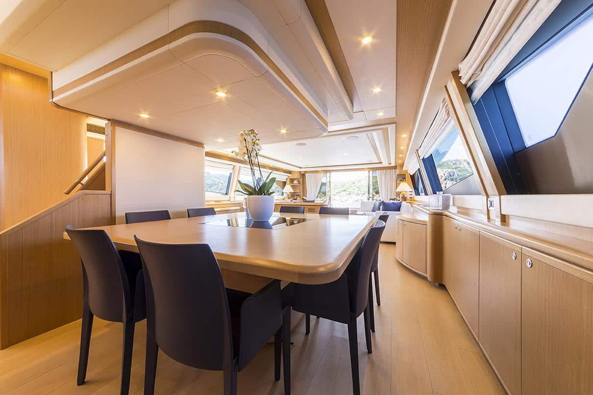 Ferretti 881 30
