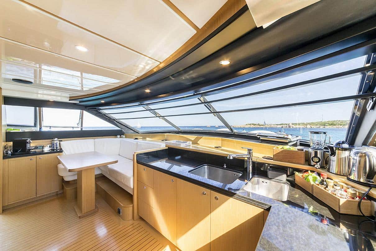 Ferretti 881 31