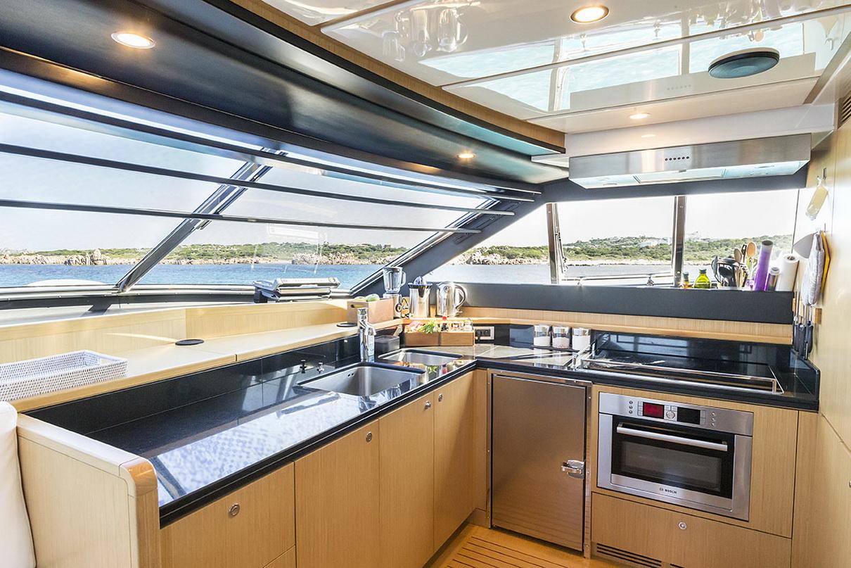 Ferretti 881 32