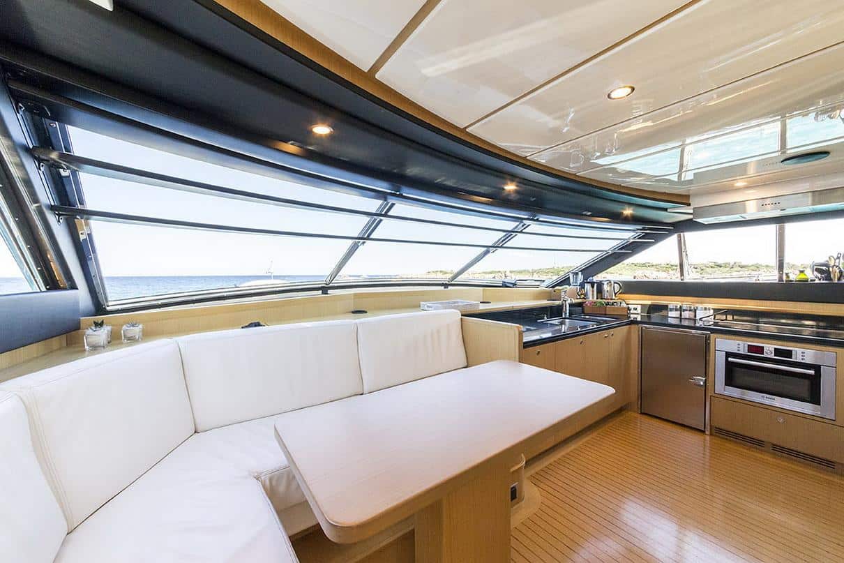 Ferretti 881 33