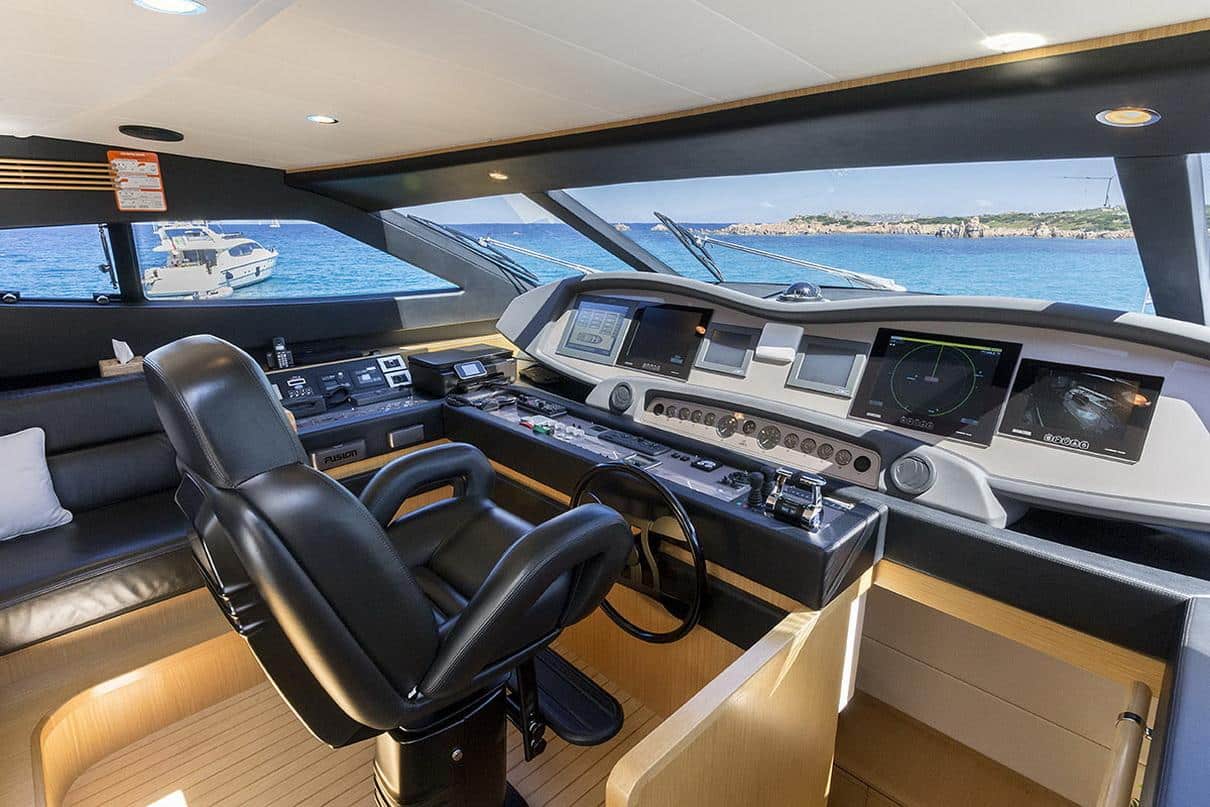 Ferretti 881 34