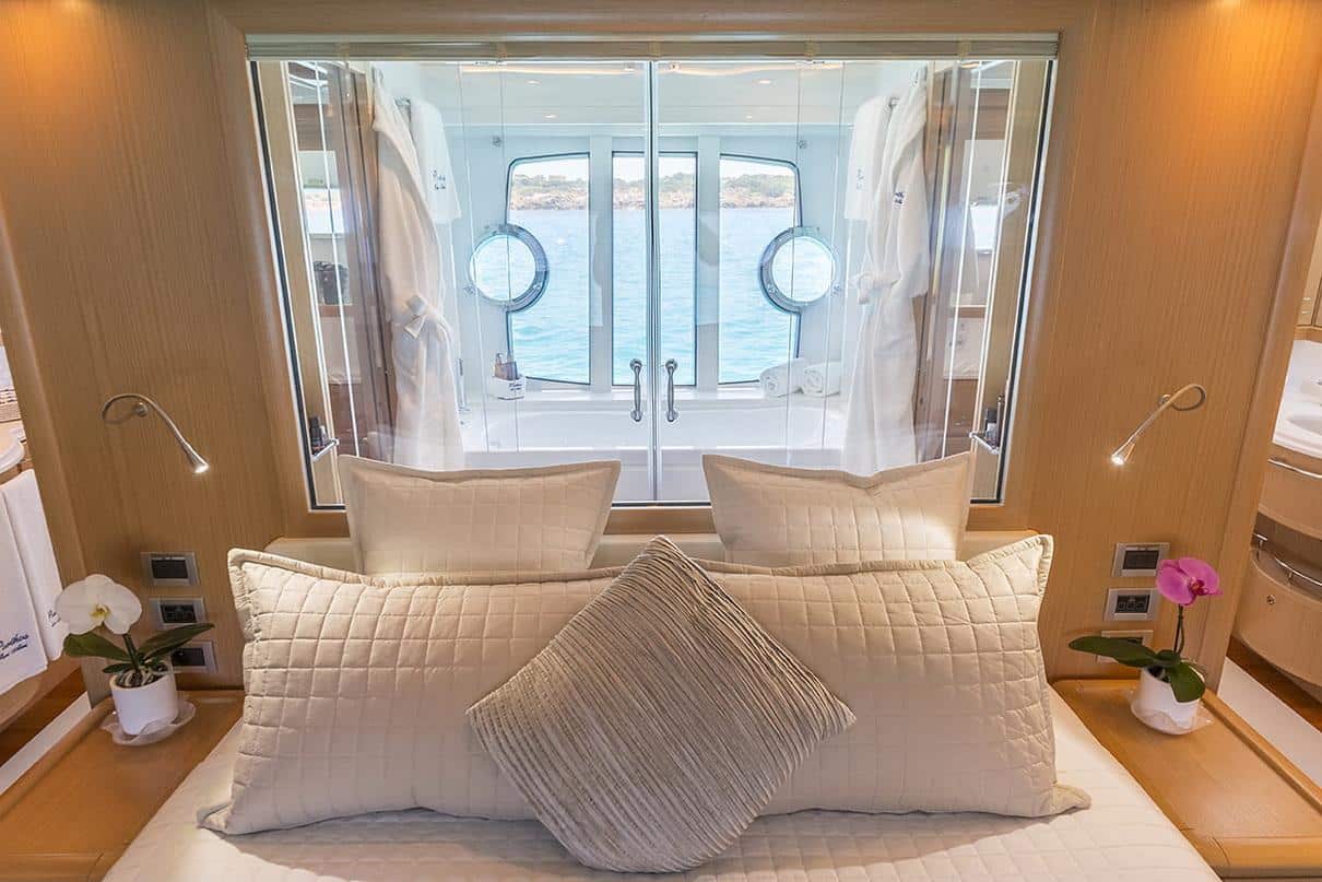 Ferretti 881 39