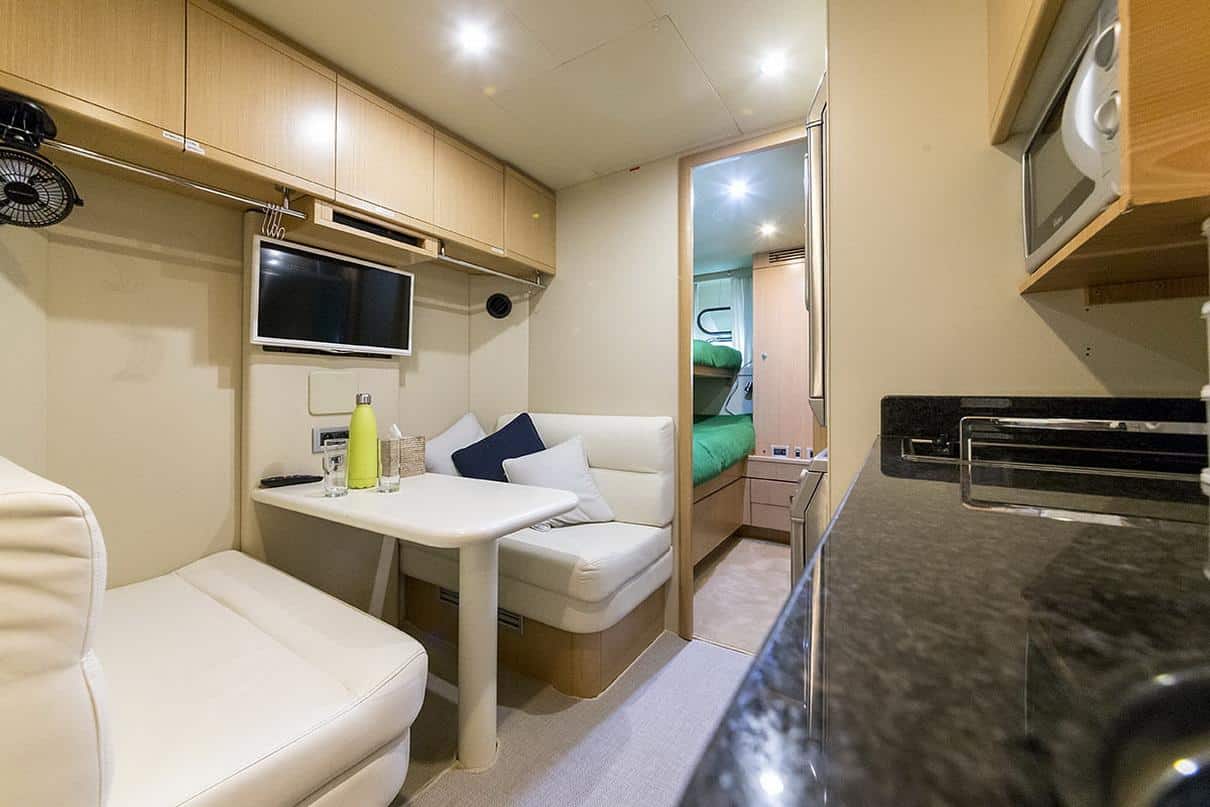 Ferretti 881 8