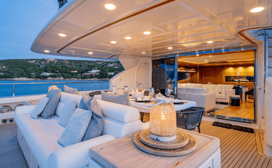 Ferretti 97 Custom Line 11