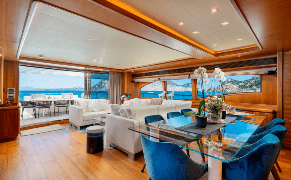Ferretti 97 Custom Line 13