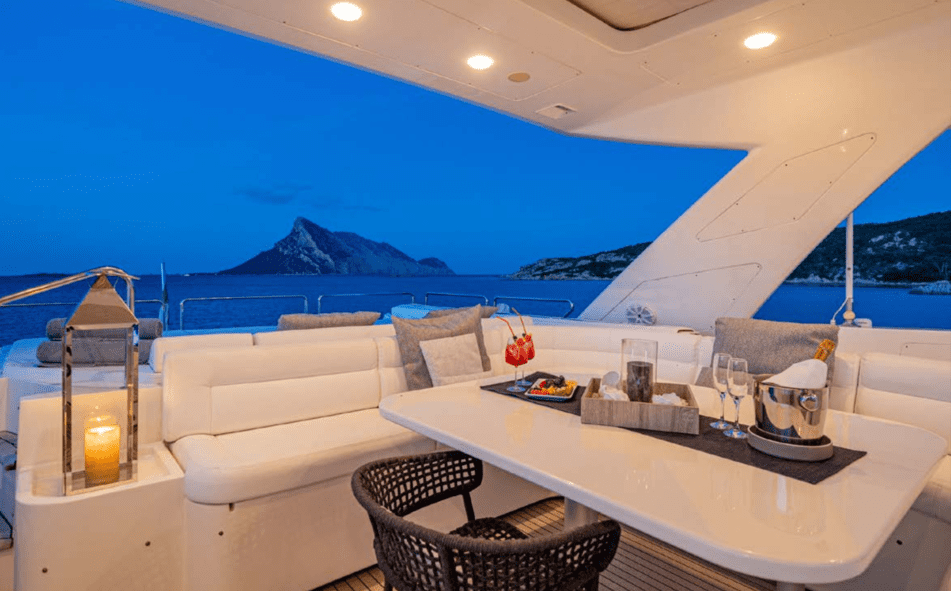 Ferretti 97 Custom Line 9
