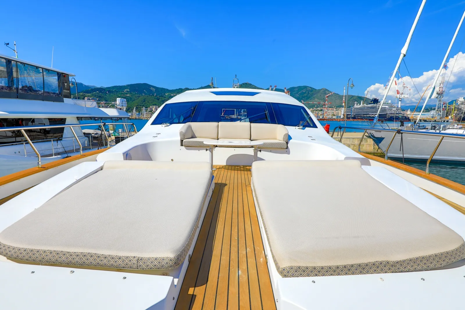 Jaguar 80, 24m Jaguar — luxury yacht for charter 3