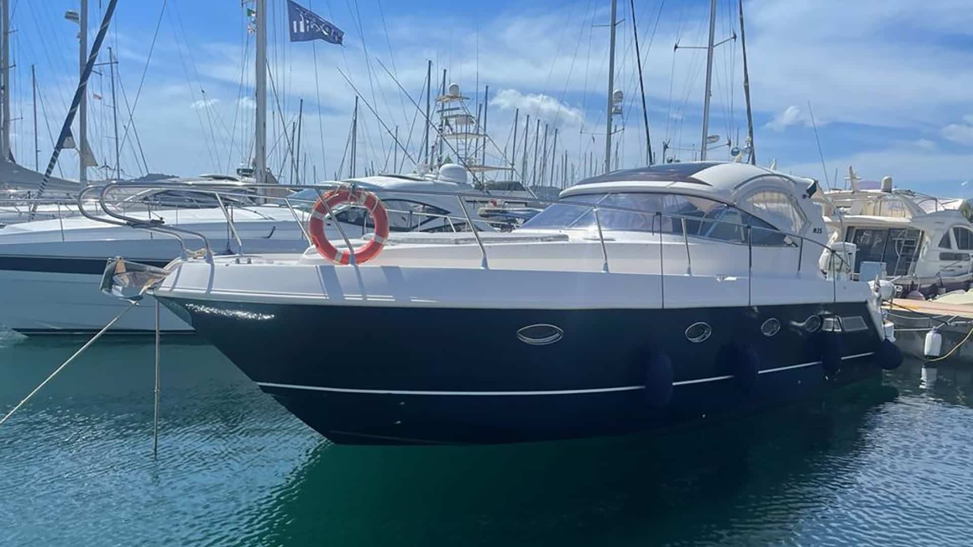 Mano Marine 35
