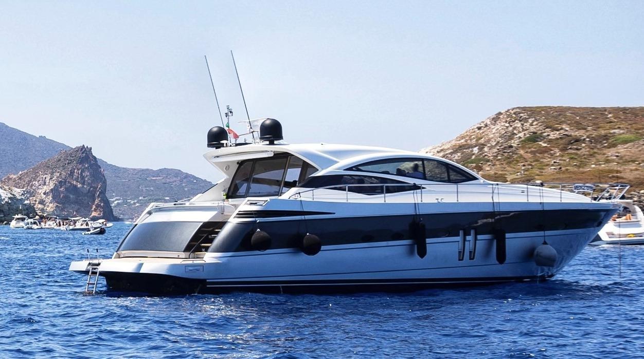 Pershing 62, 19m Pershing — luxury yacht for charter