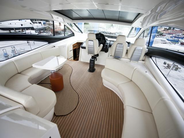 Pershing 62, 19m Pershing — luxury yacht for charter 3