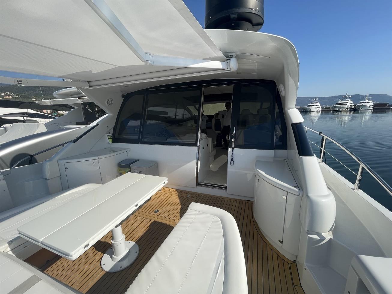 Pershing 62, 19m Pershing — luxury yacht for charter 4