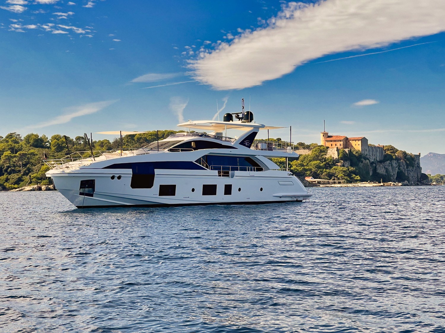 Petit Wave — yacht di lusso a noleggio 3