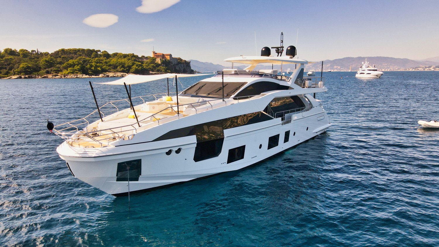 Petit Wave — luxury yacht for charter 4