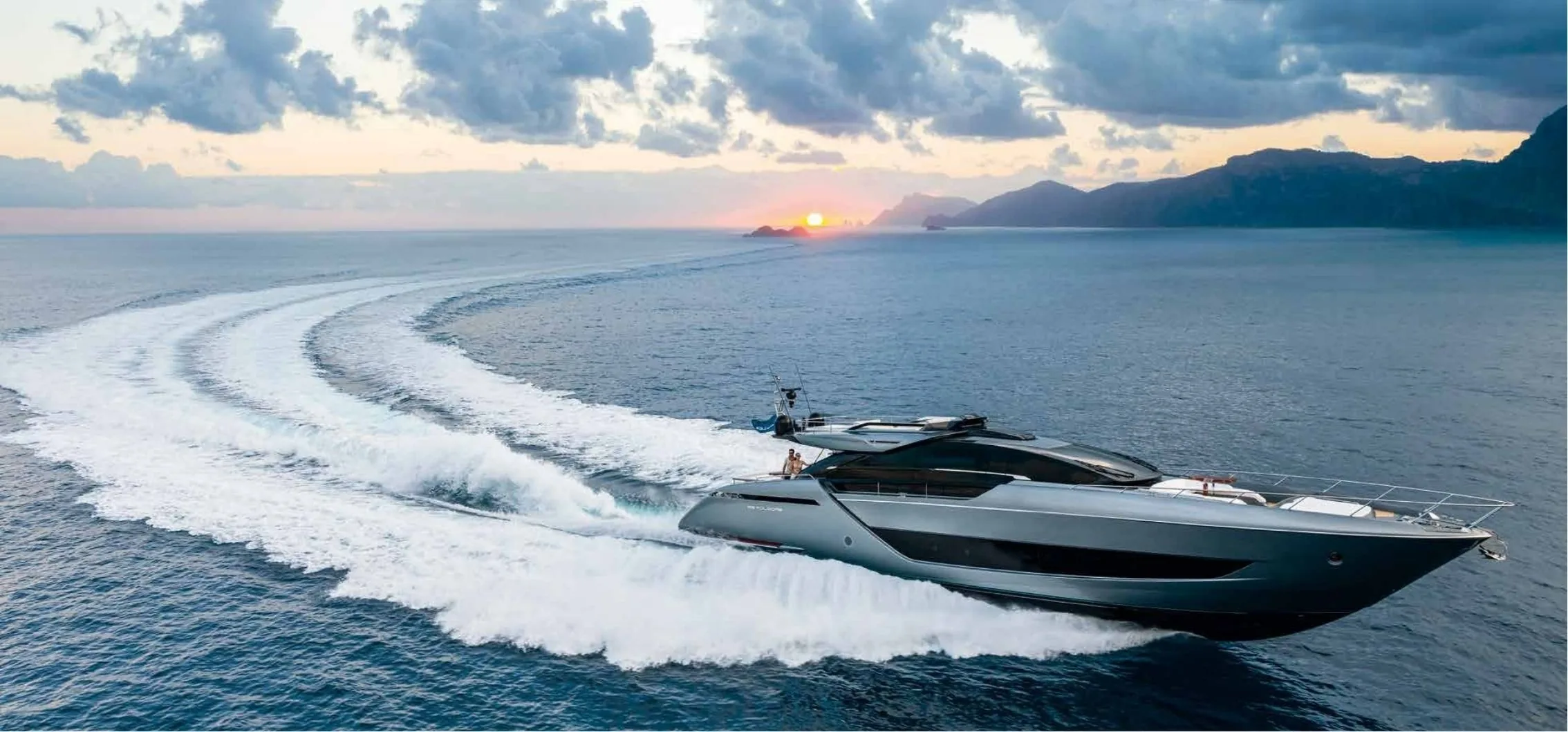 Riva 88 Folgore — yacht di lusso a noleggio 4