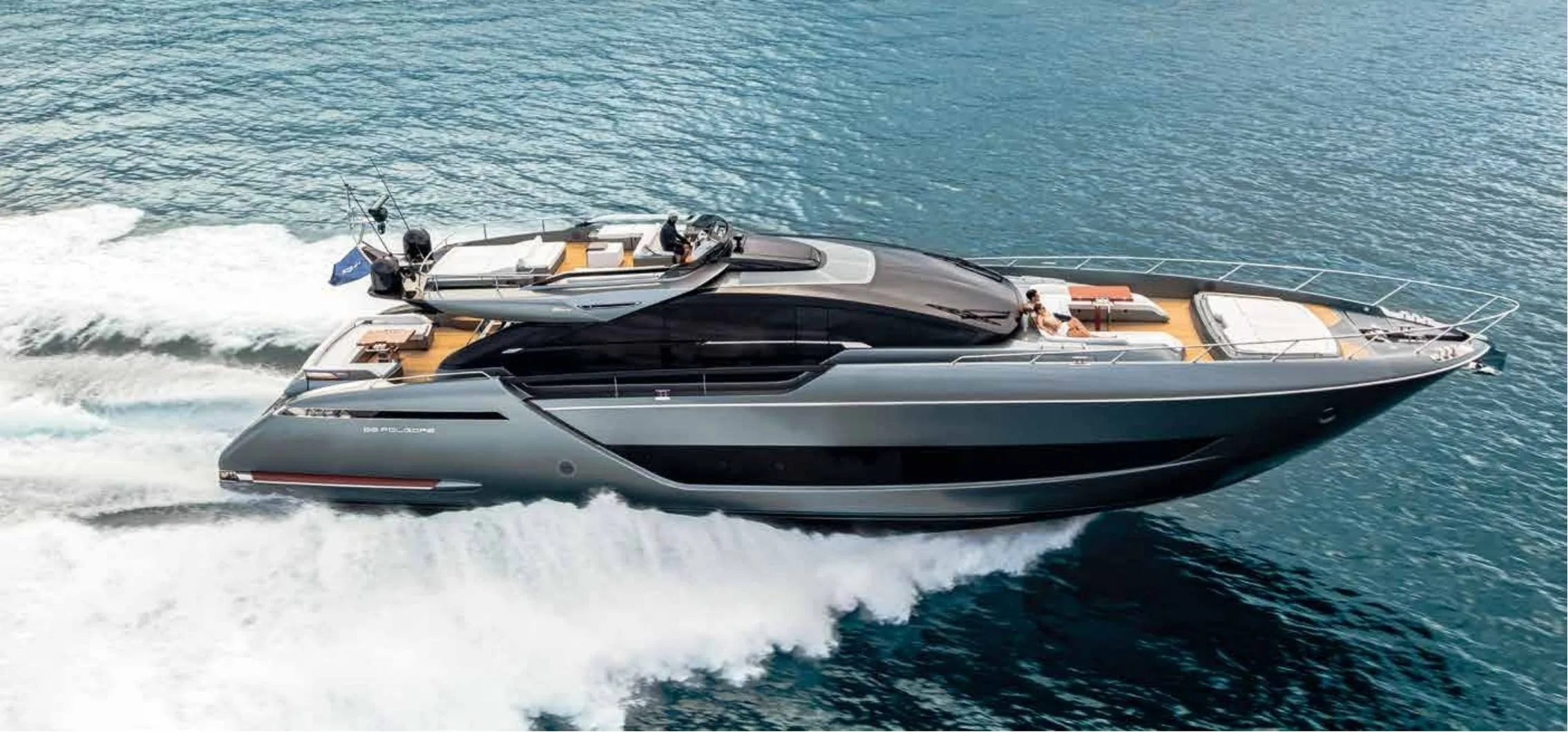 Riva 88 Folgore — yacht di lusso a noleggio 5